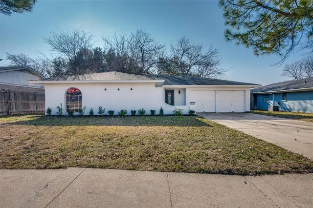 $294,900 | 2102 East Timberview Lane, Arlington, TX 76014