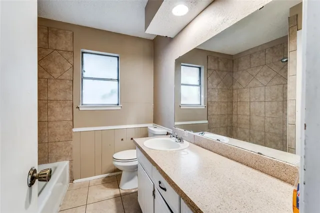 $294,900 | 2102 East Timberview Lane, Arlington, TX 76014