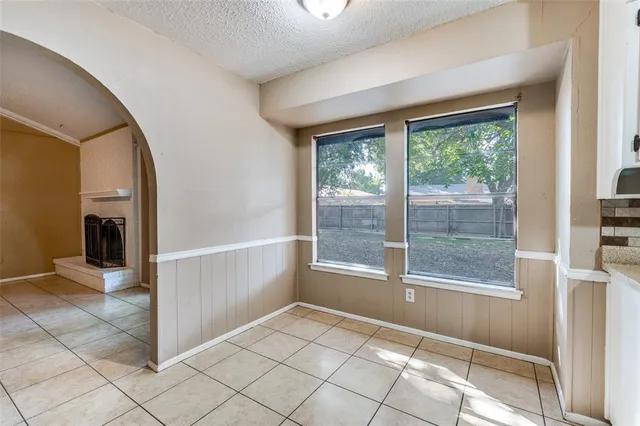 $294,900 | 2102 East Timberview Lane, Arlington, TX 76014