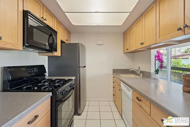 $250,000 | 1552 South Camino Real, Unit 330, Palm Springs, CA 92264