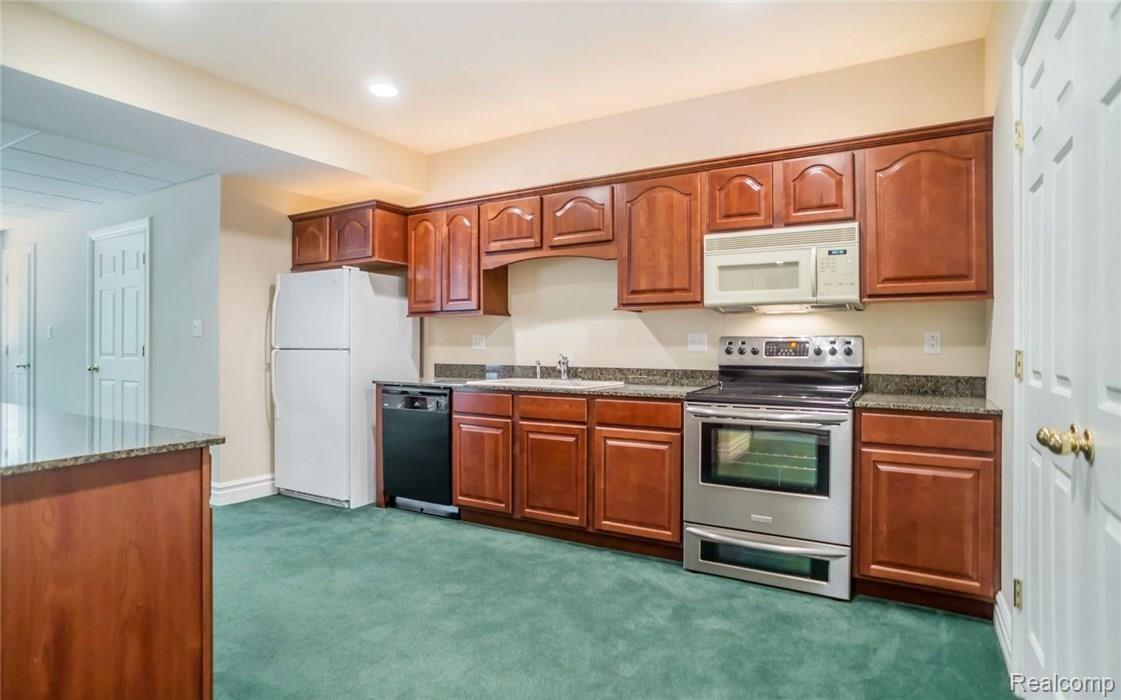 1798 Lone Tree Road Highland, MI 48357 - Photo 46 of 52 l t lower level kitch.jpg