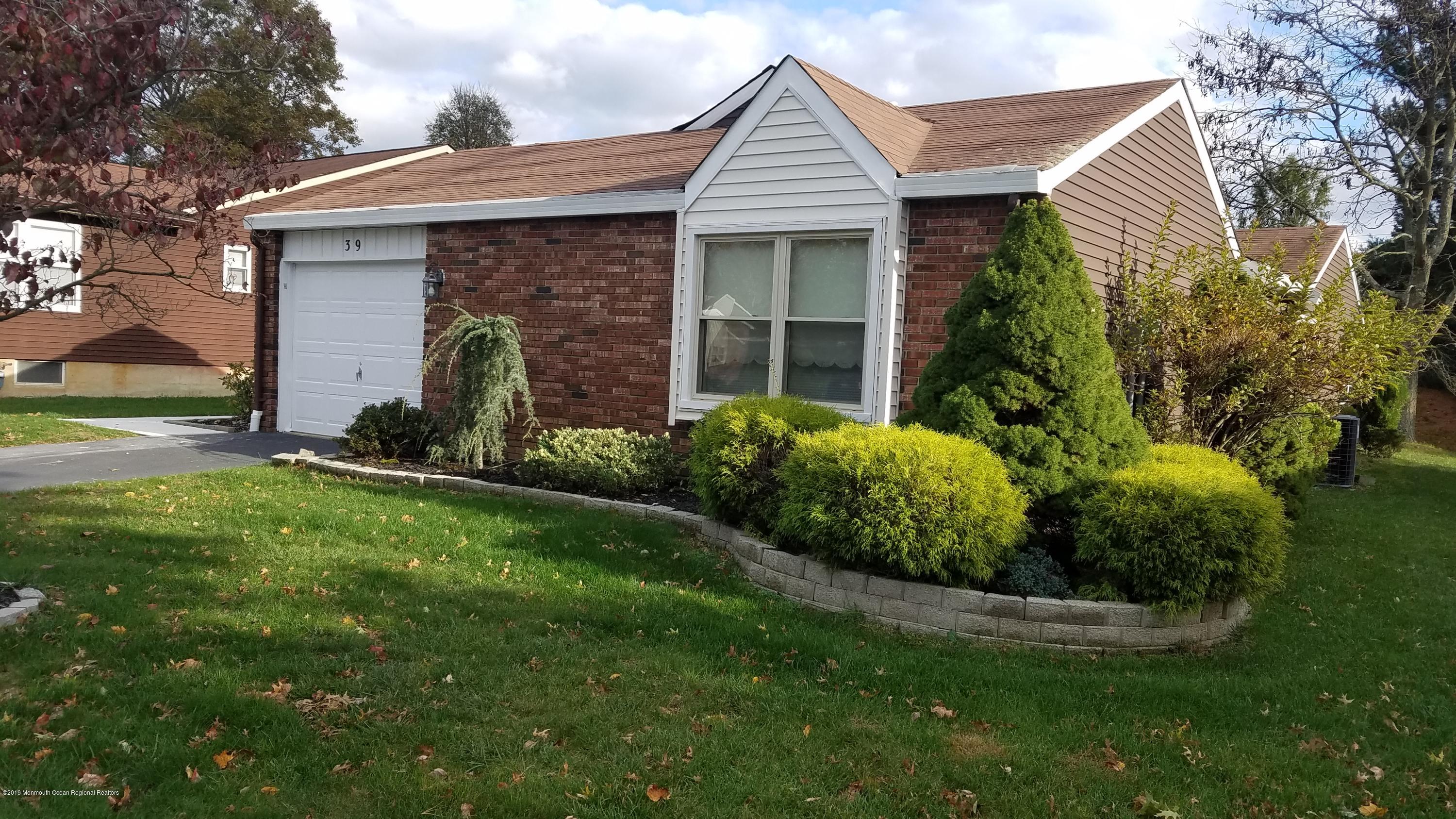 39 Suffolk Way Marlboro, NJ 07746 - Photo 1 of 25 20191102_154300