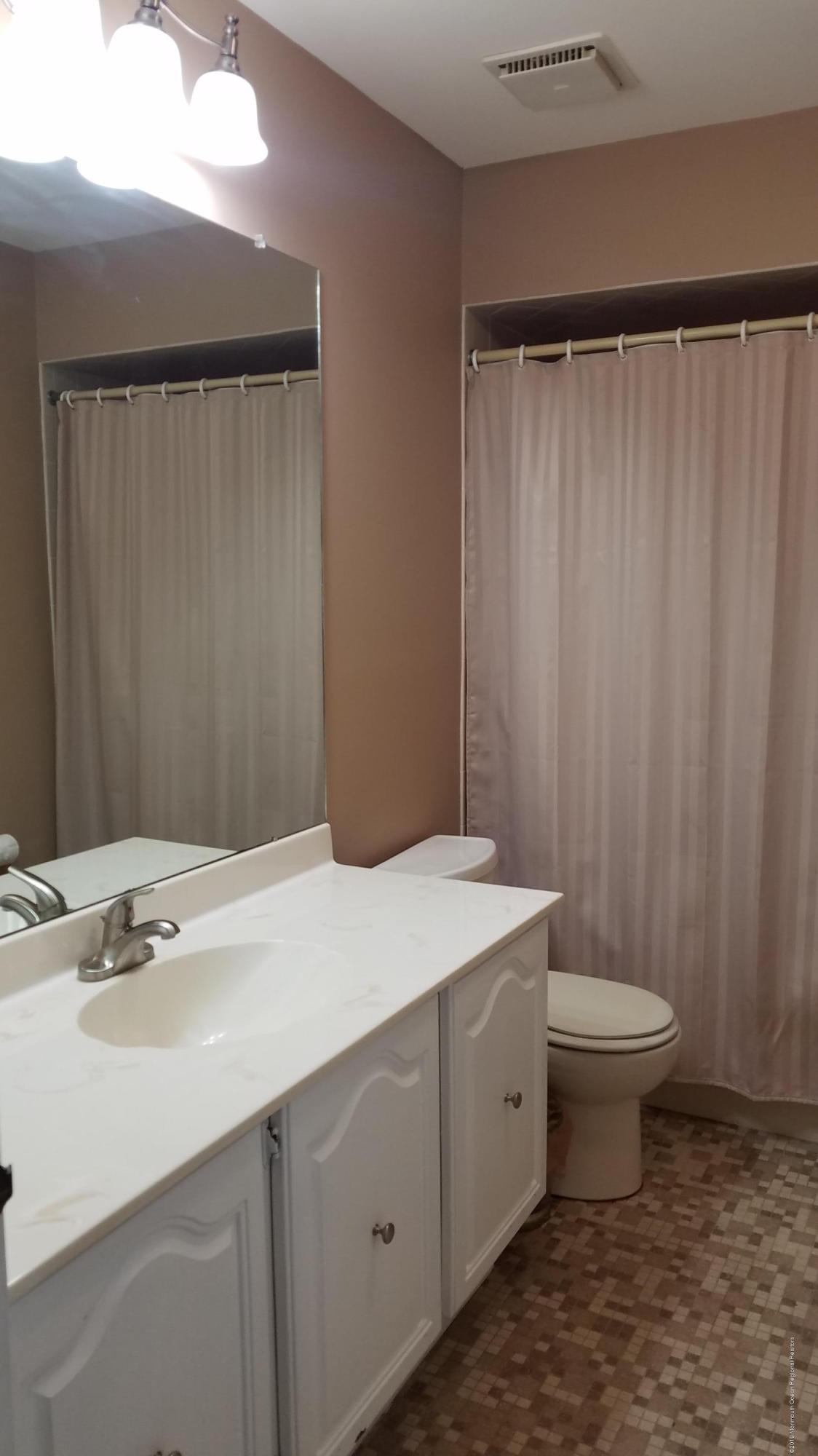 39 Suffolk Way Marlboro, NJ 07746 - Photo 14 of 25 20191102_160244