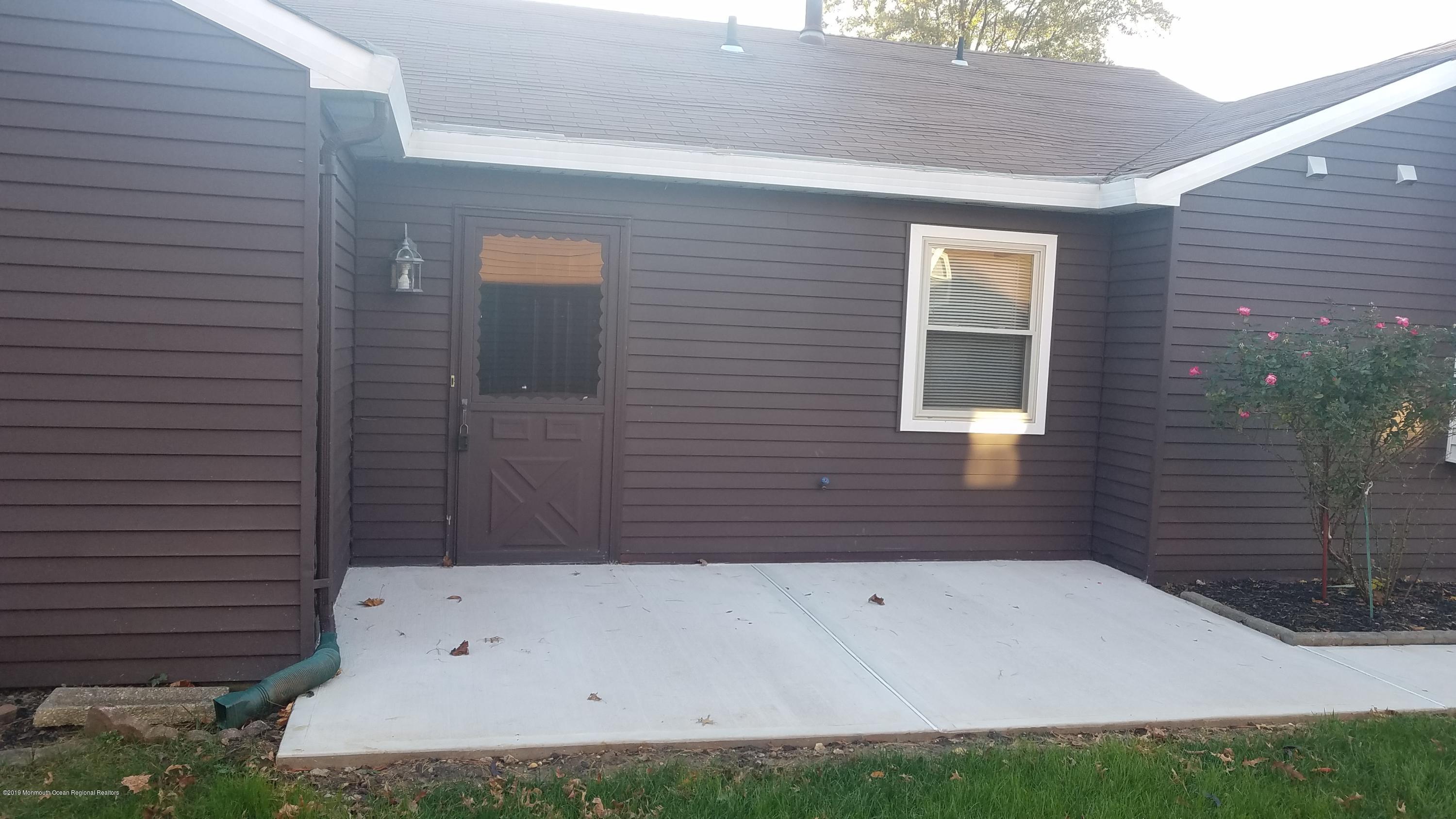 39 Suffolk Way Marlboro, NJ 07746 - Photo 4 of 25 20191104_154125