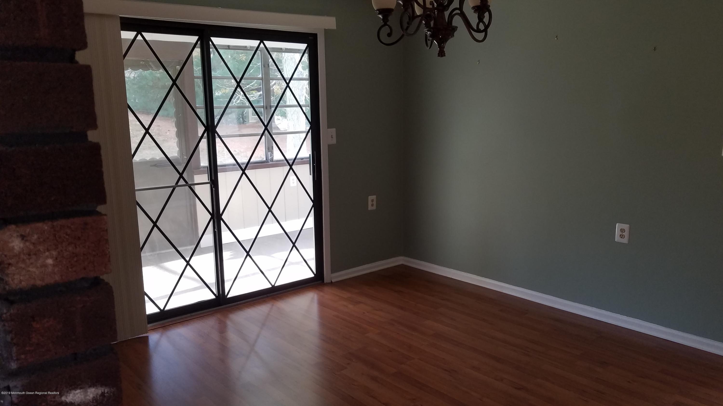 39 Suffolk Way Marlboro, NJ 07746 - Photo 8 of 25 20191102_155709