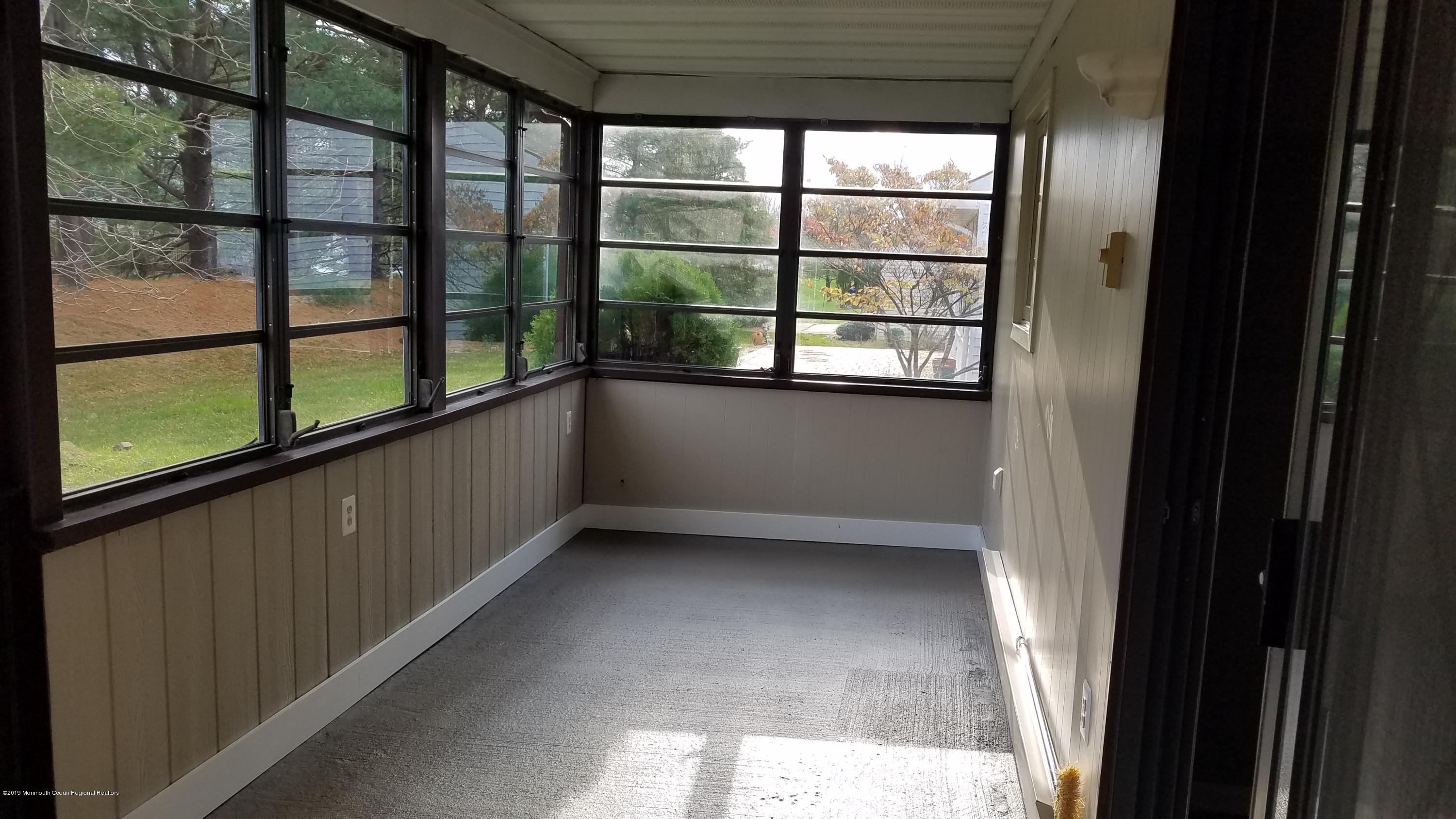 39 Suffolk Way Marlboro, NJ 07746 - Photo 9 of 25 20191102_155737