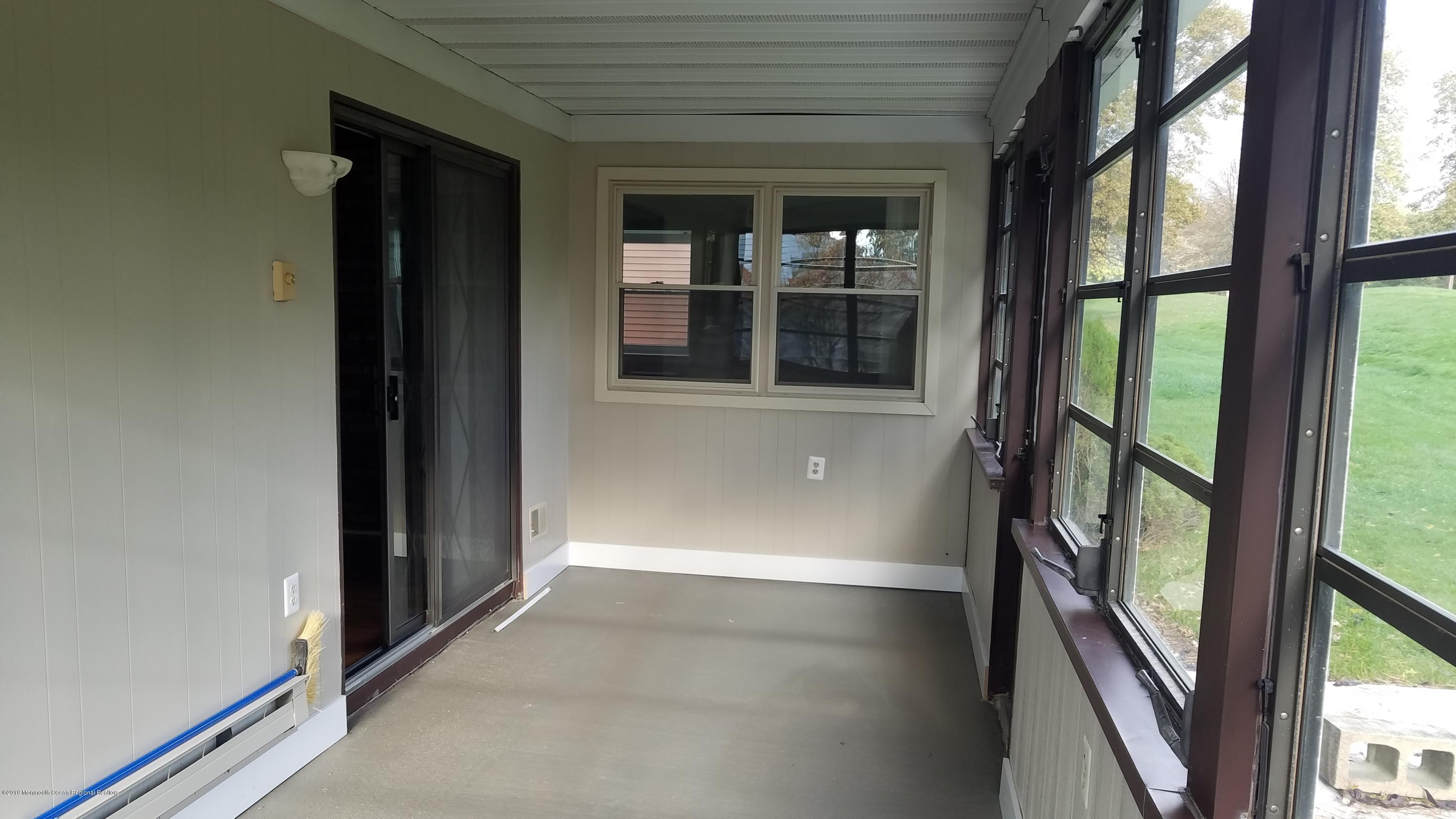 39 Suffolk Way Marlboro, NJ 07746 - Photo 10 of 25 20191102_155750