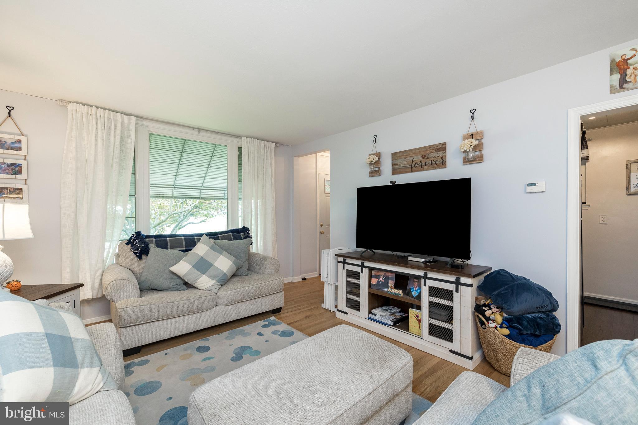 513 Markel Road Conshohocken, PA 19428 - Photo 14 of 32 Living Room