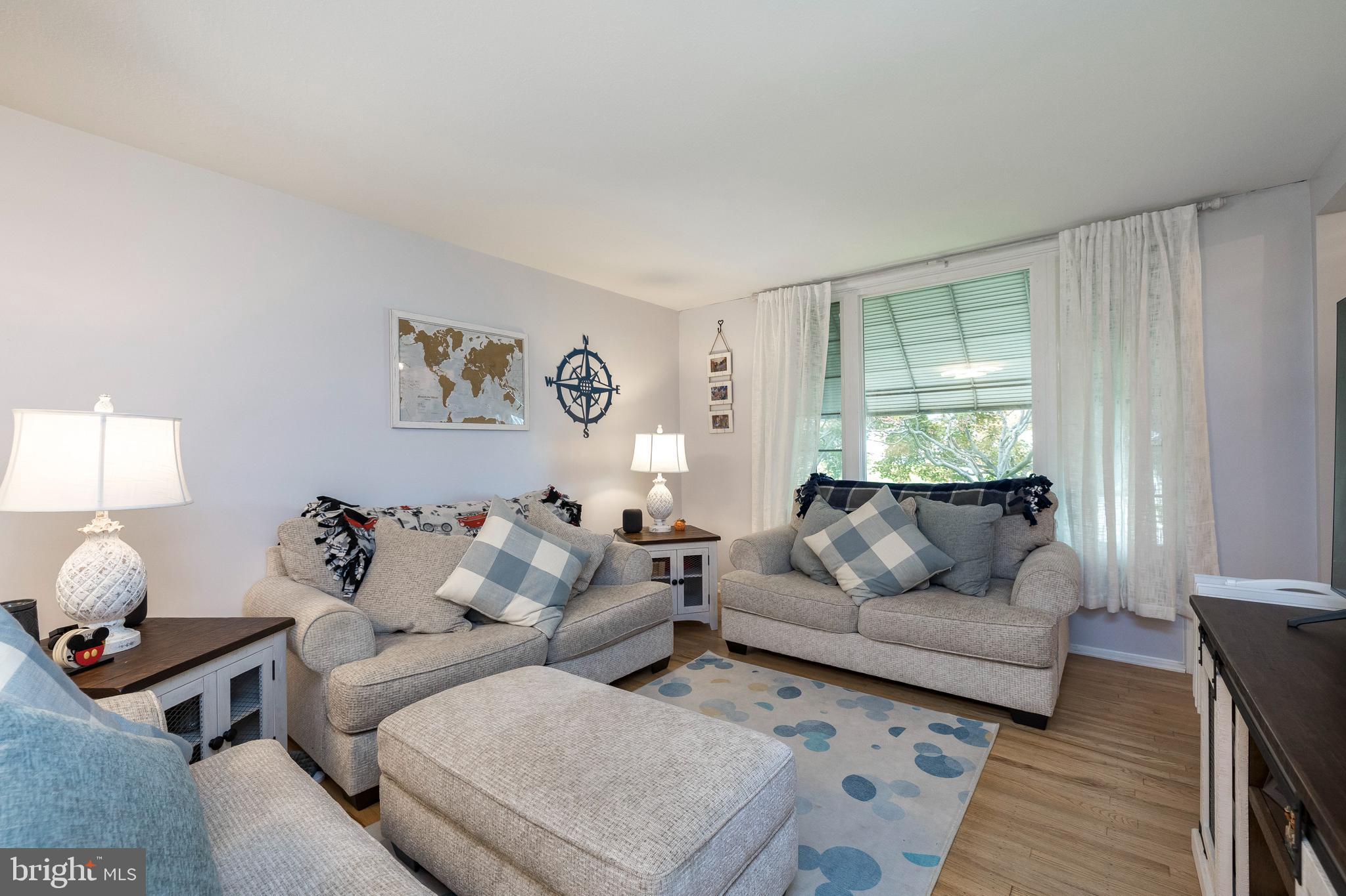 513 Markel Road Conshohocken, PA 19428 - Photo 15 of 32 Living Room