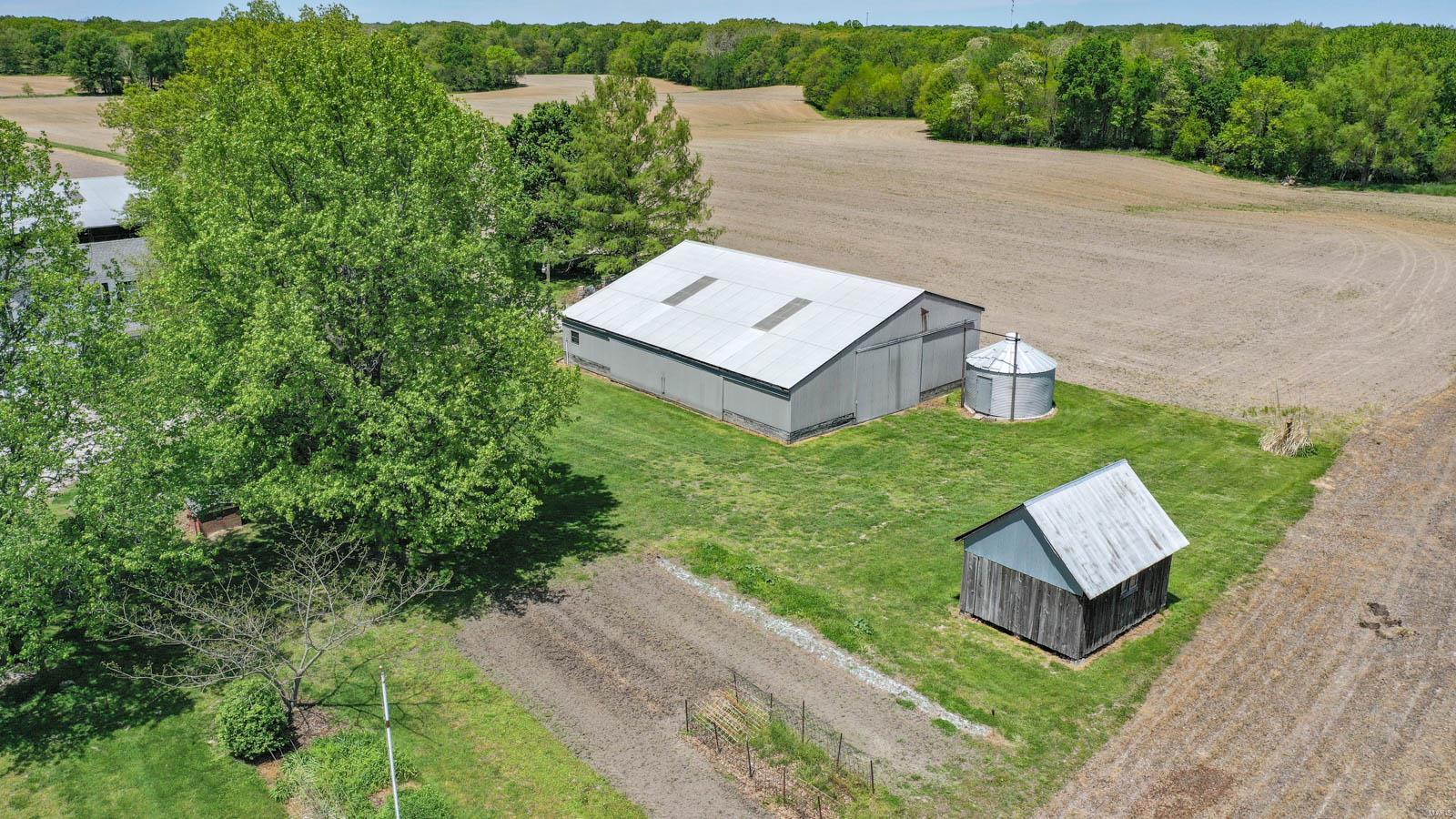 1385 Woodburn Road Brighton, IL 62012 - Photo 17 of 76