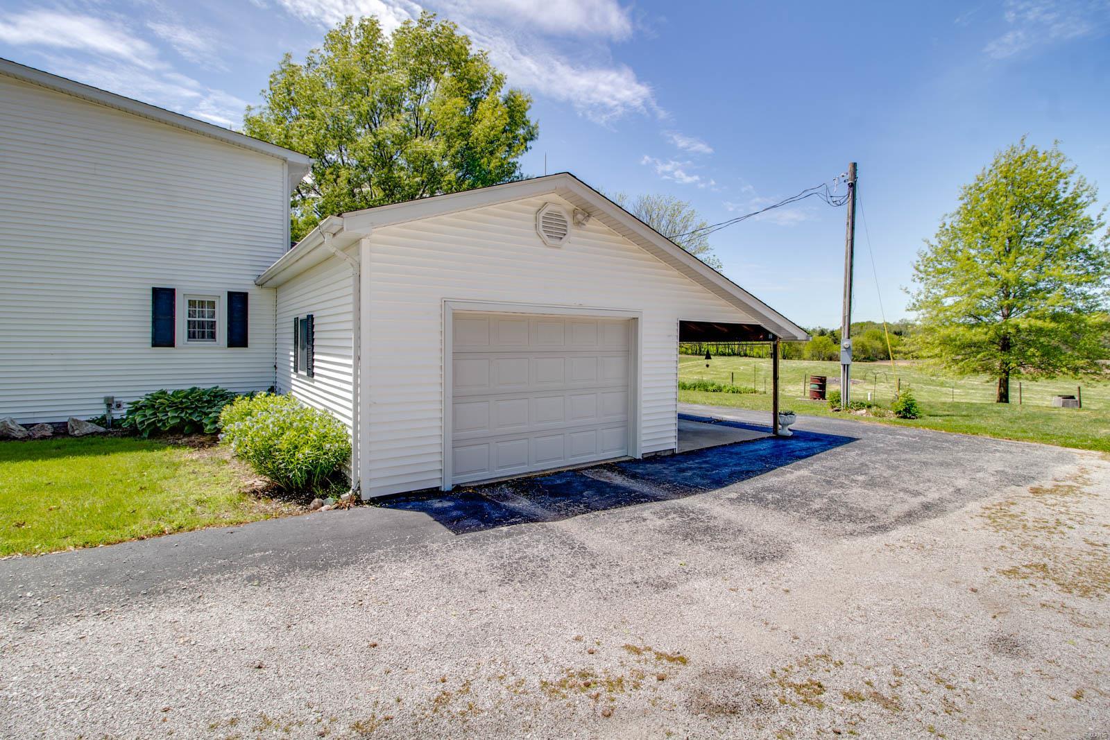 1385 Woodburn Road Brighton, IL 62012 - Photo 24 of 76