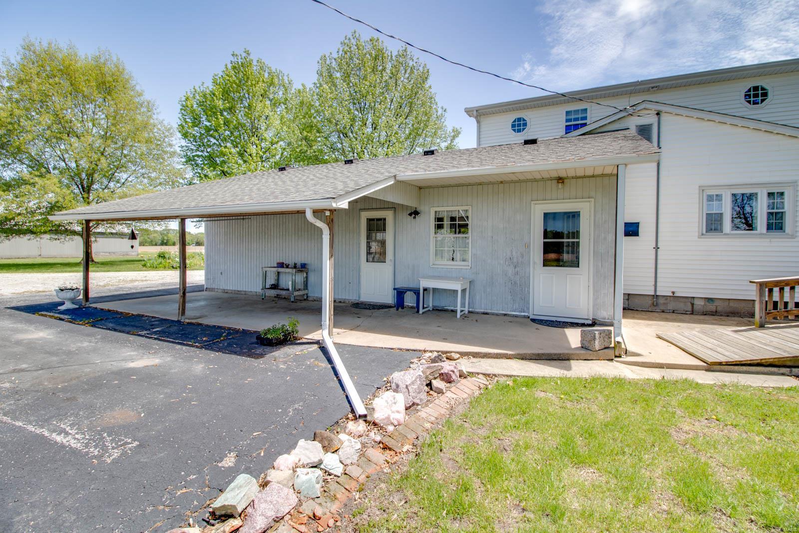 1385 Woodburn Road Brighton, IL 62012 - Photo 26 of 76