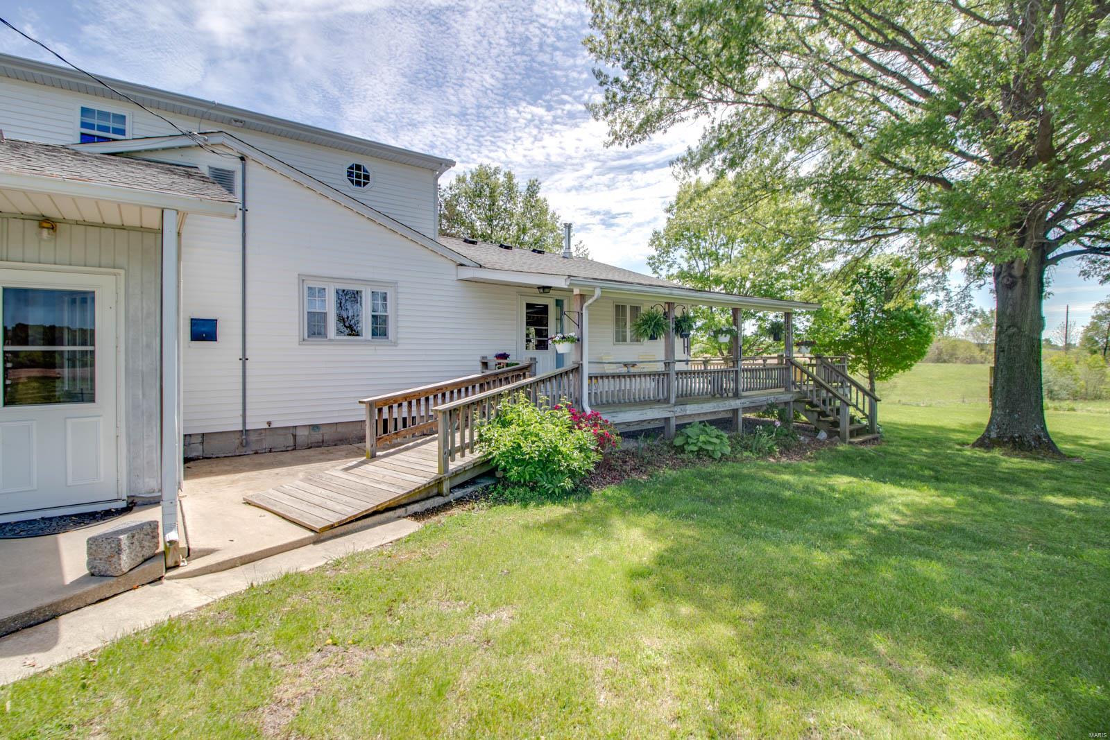 1385 Woodburn Road Brighton, IL 62012 - Photo 27 of 76