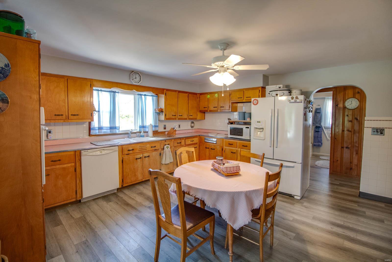 1385 Woodburn Road Brighton, IL 62012 - Photo 34 of 76