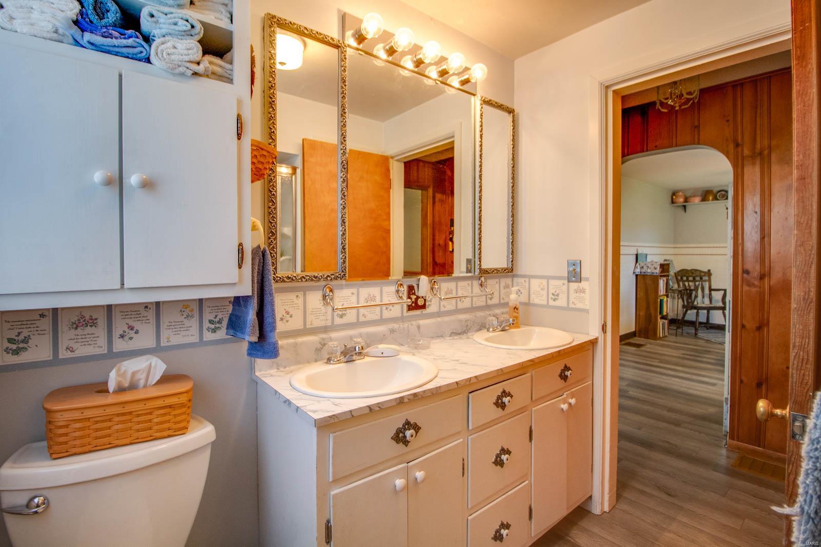 1385 Woodburn Road Brighton, IL 62012 - Photo 44 of 76