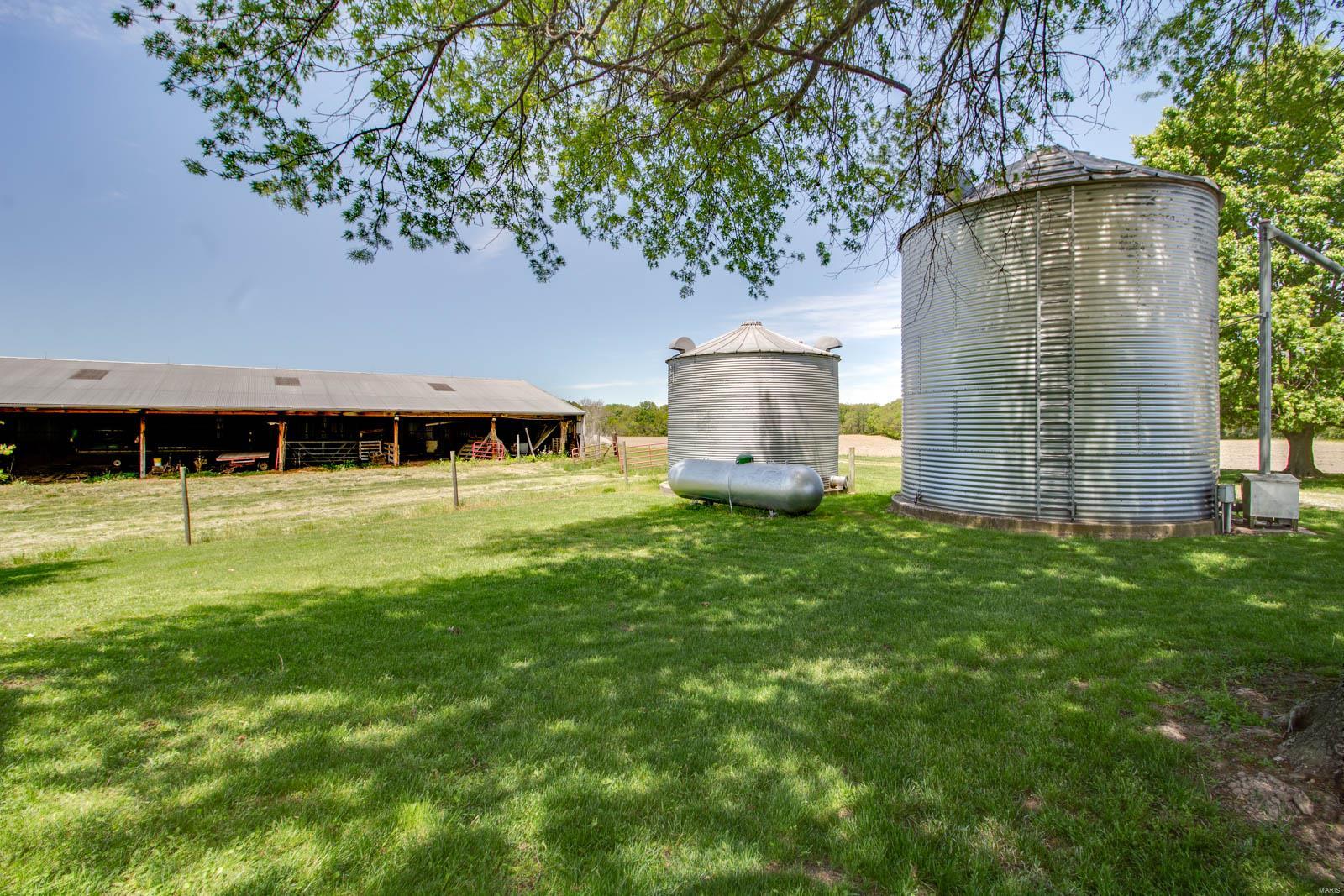 1385 Woodburn Road Brighton, IL 62012 - Photo 74 of 76