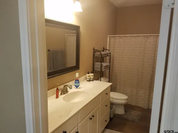 $1,450 | 501 Farm To Market 315, Unit 1 & 5, Chandler, TX 75758