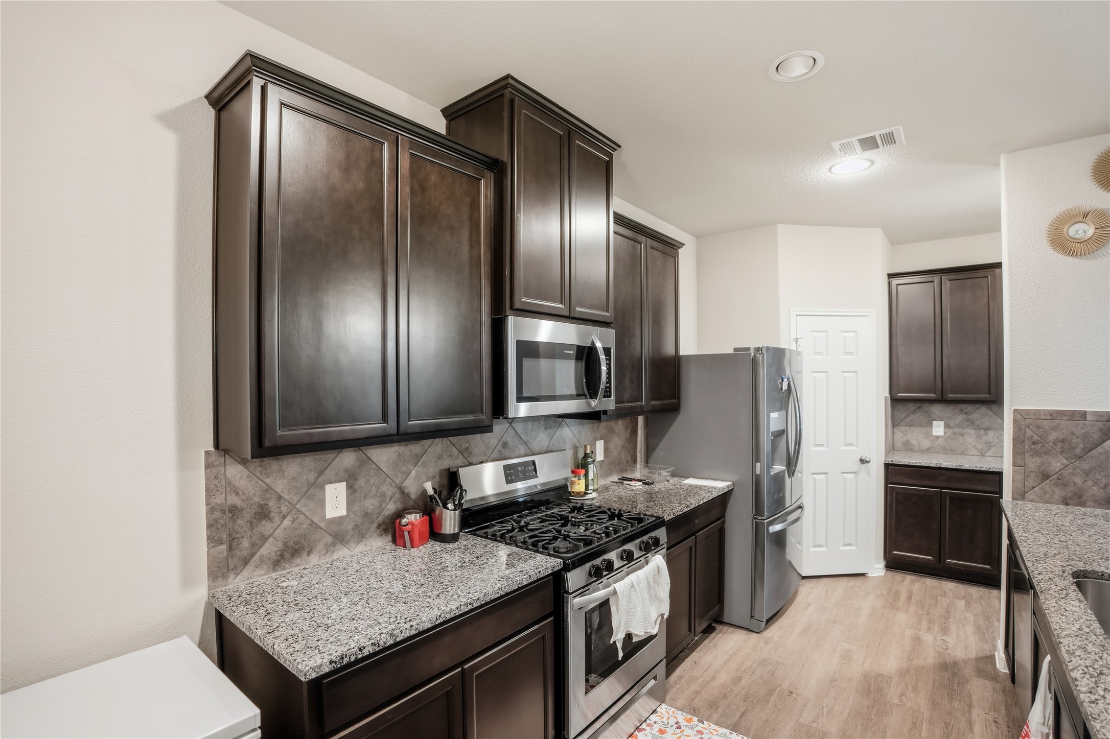 1317 Clear Cedar Court Conroe, TX 77301 - Photo 7 of 19