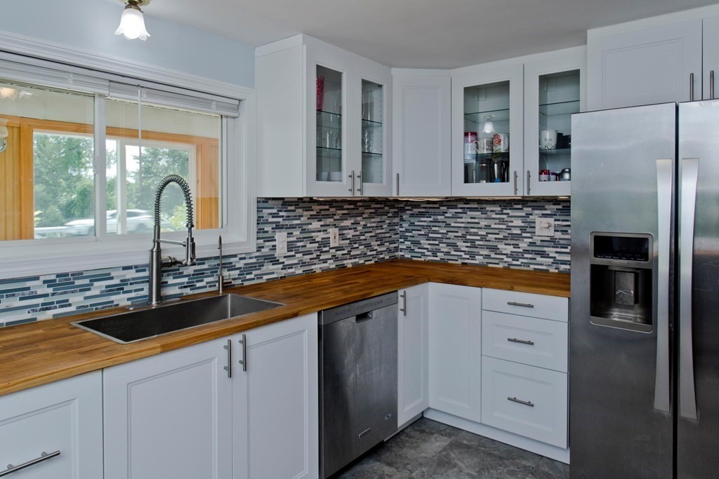 687 River Road Agawam, MA 01001 - Photo 1 of 30 Gallery Image 1