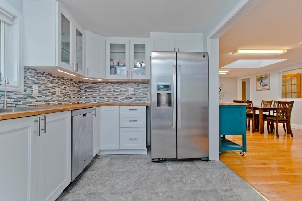 687 River Road Agawam, MA 01001 - Photo 3 of 30 Gallery Image 3