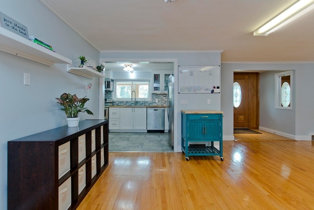 687 River Road Agawam, MA 01001 - Photo 5 of 30 Gallery Image 5