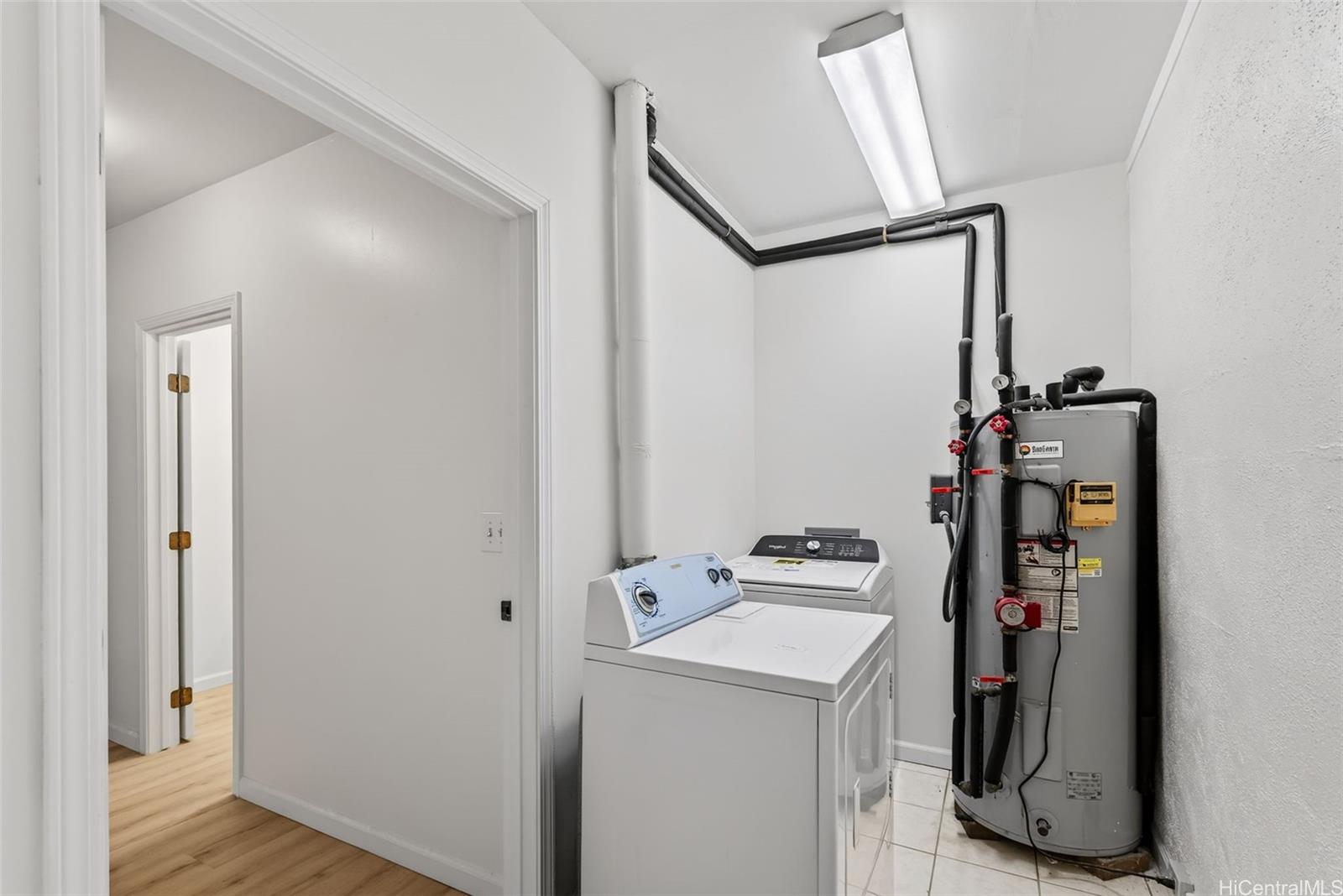 5207 Poola Street Honolulu, HI 96821 - Photo 17 of 25 a utility room with dryer and washer