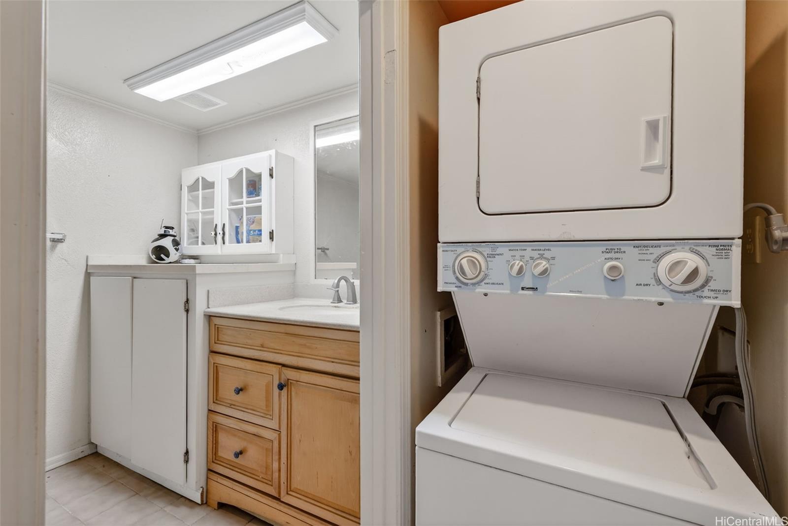 5207 Poola Street Honolulu, HI 96821 - Photo 20 of 25 a view of washer and dryer with bathroom in the background