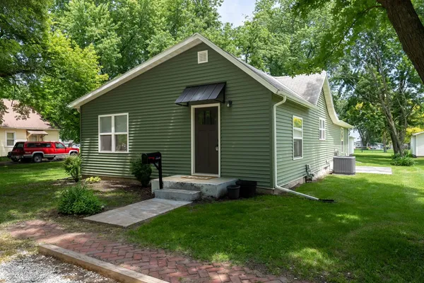 $207,500 | 314 North 2nd Avenue, Chenoa, IL 61726