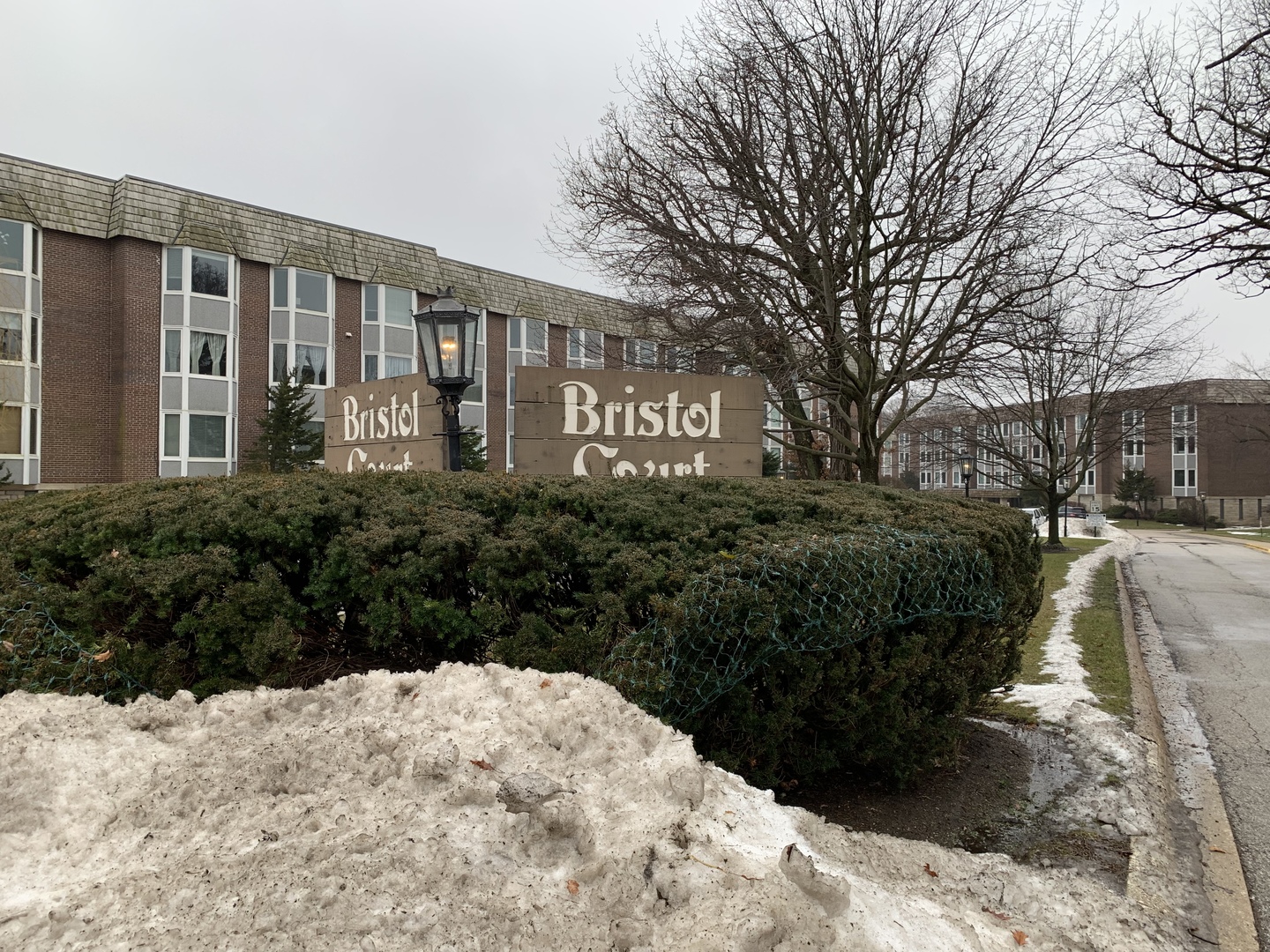 200 Thames Parkway, Unit 2E Park Ridge, IL 60068 - Photo 1 of 16