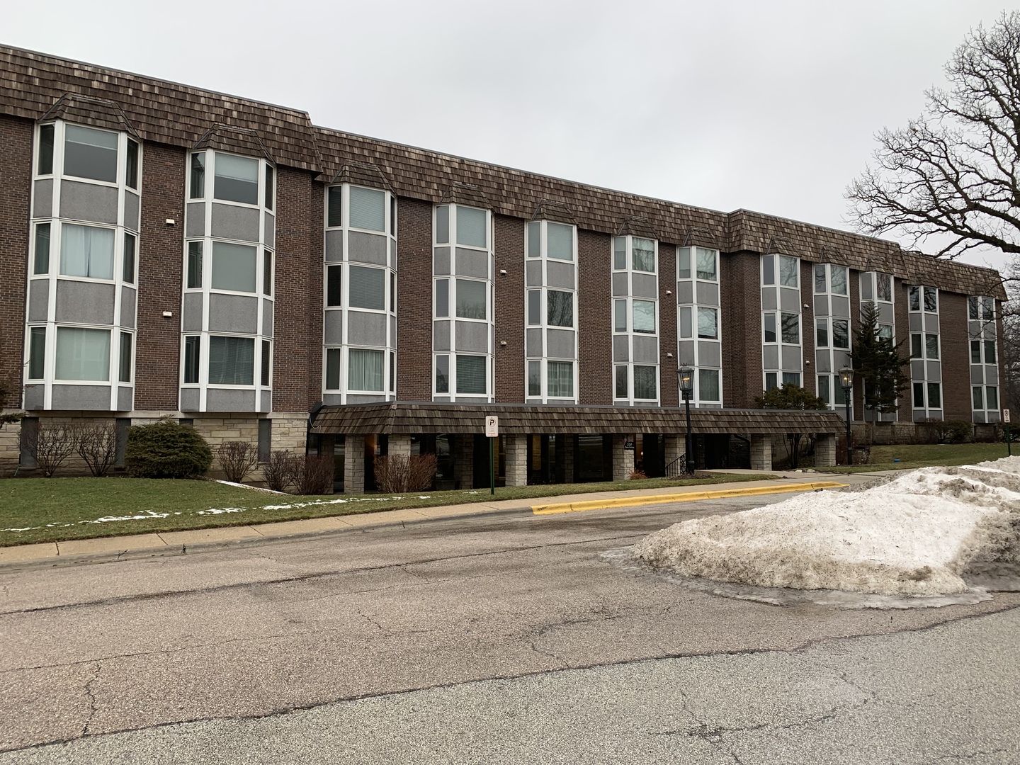 200 Thames Parkway, Unit 2E Park Ridge, IL 60068 - Photo 2 of 16