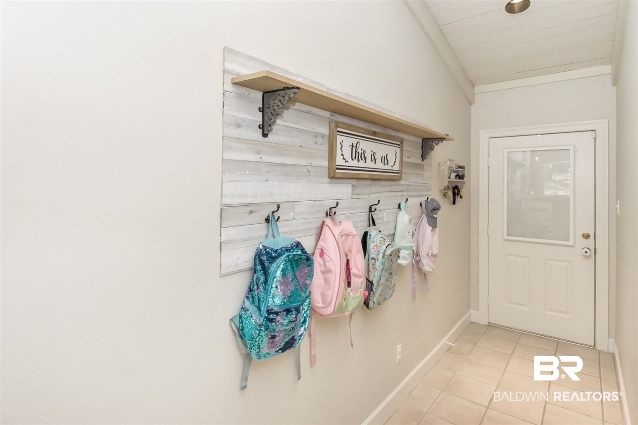 369 Gaines Avenue Mobile, AL 36609 - Photo 17 of 48