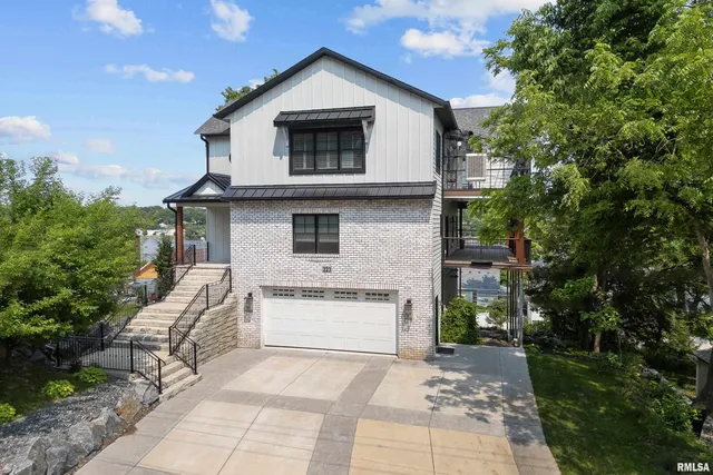 $999,900 | 223 North 2nd Street, Le Claire, IA 52753