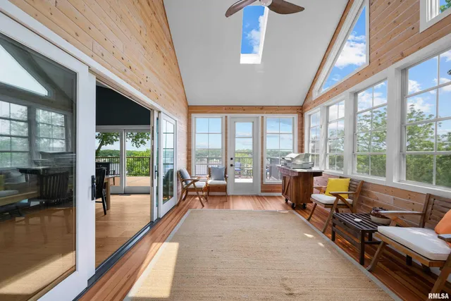 $999,900 | 223 North 2nd Street, Le Claire, IA 52753