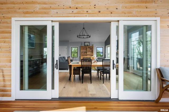 $999,900 | 223 North 2nd Street, Le Claire, IA 52753