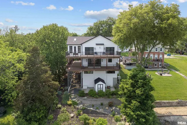 $999,900 | 223 North 2nd Street, Le Claire, IA 52753