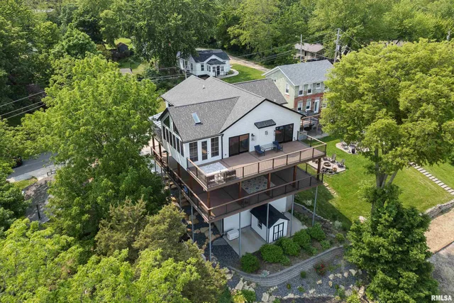 $999,900 | 223 North 2nd Street, Le Claire, IA 52753