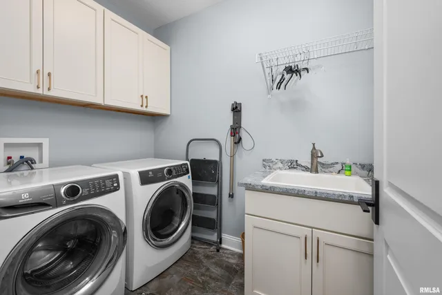 $999,900 | 223 North 2nd Street, Le Claire, IA 52753