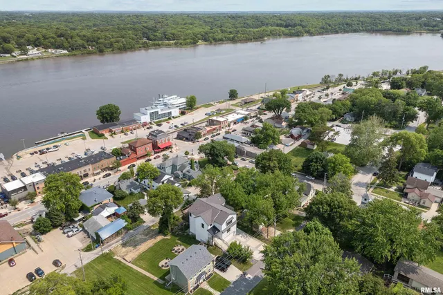 $999,900 | 223 North 2nd Street, Le Claire, IA 52753