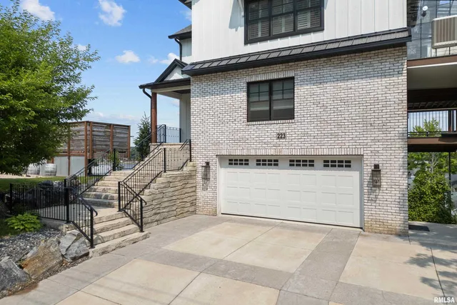 $999,900 | 223 North 2nd Street, Le Claire, IA 52753