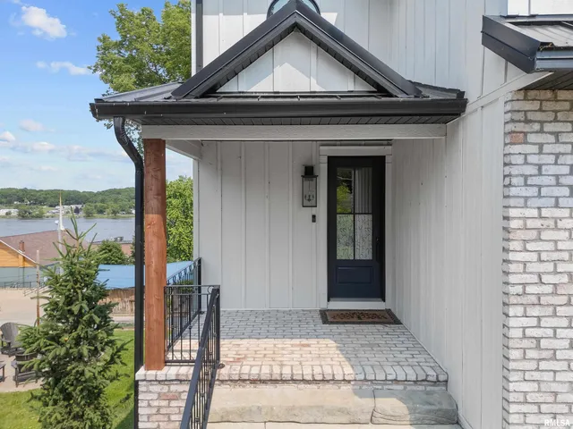 $999,900 | 223 North 2nd Street, Le Claire, IA 52753