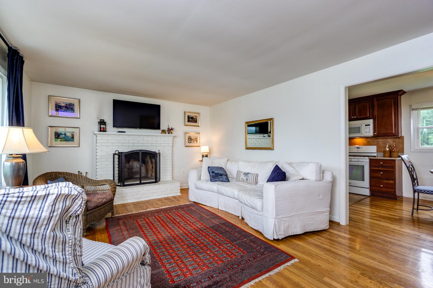 43239 Lucketts Road Leesburg, VA 20176 - Photo 13 of 27 Family Room
