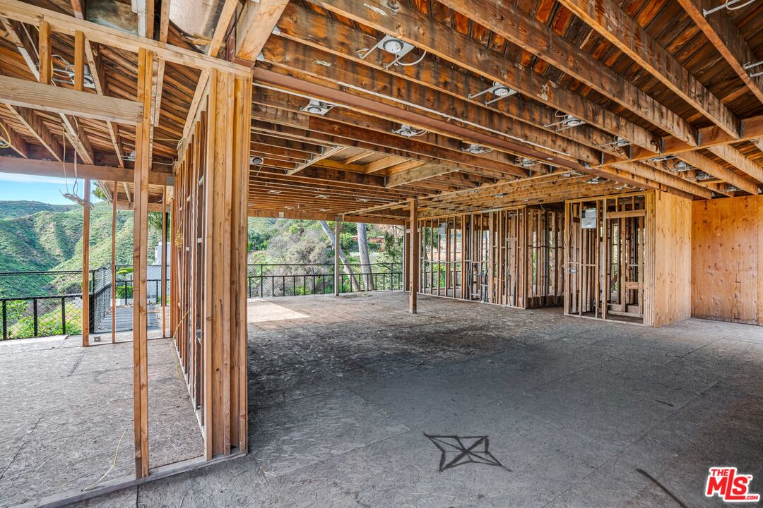 1545 Umeo Road Pacific Palisades, CA 90272 - Photo 4 of 14