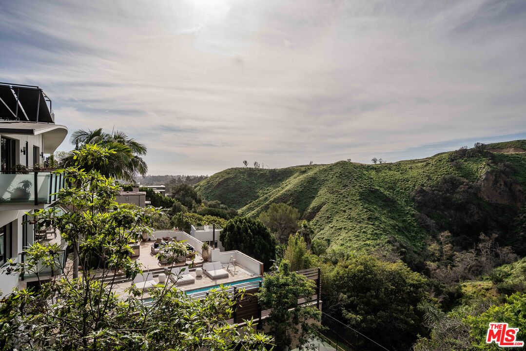 1545 Umeo Road Pacific Palisades, CA 90272 - Photo 5 of 14