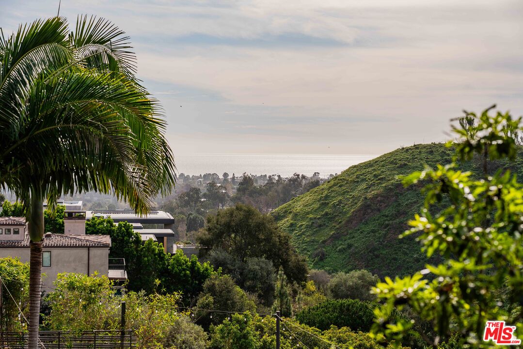1545 Umeo Road Pacific Palisades, CA 90272 - Photo 7 of 14