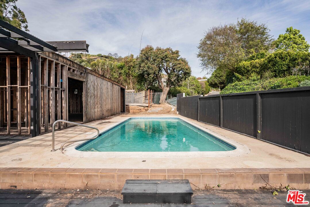 1545 Umeo Road Pacific Palisades, CA 90272 - Photo 8 of 14