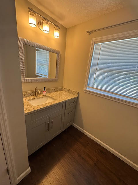709 Southeast Alamanda Way Stuart, FL 34996 - Photo 10 of 17 Hall full bathroom