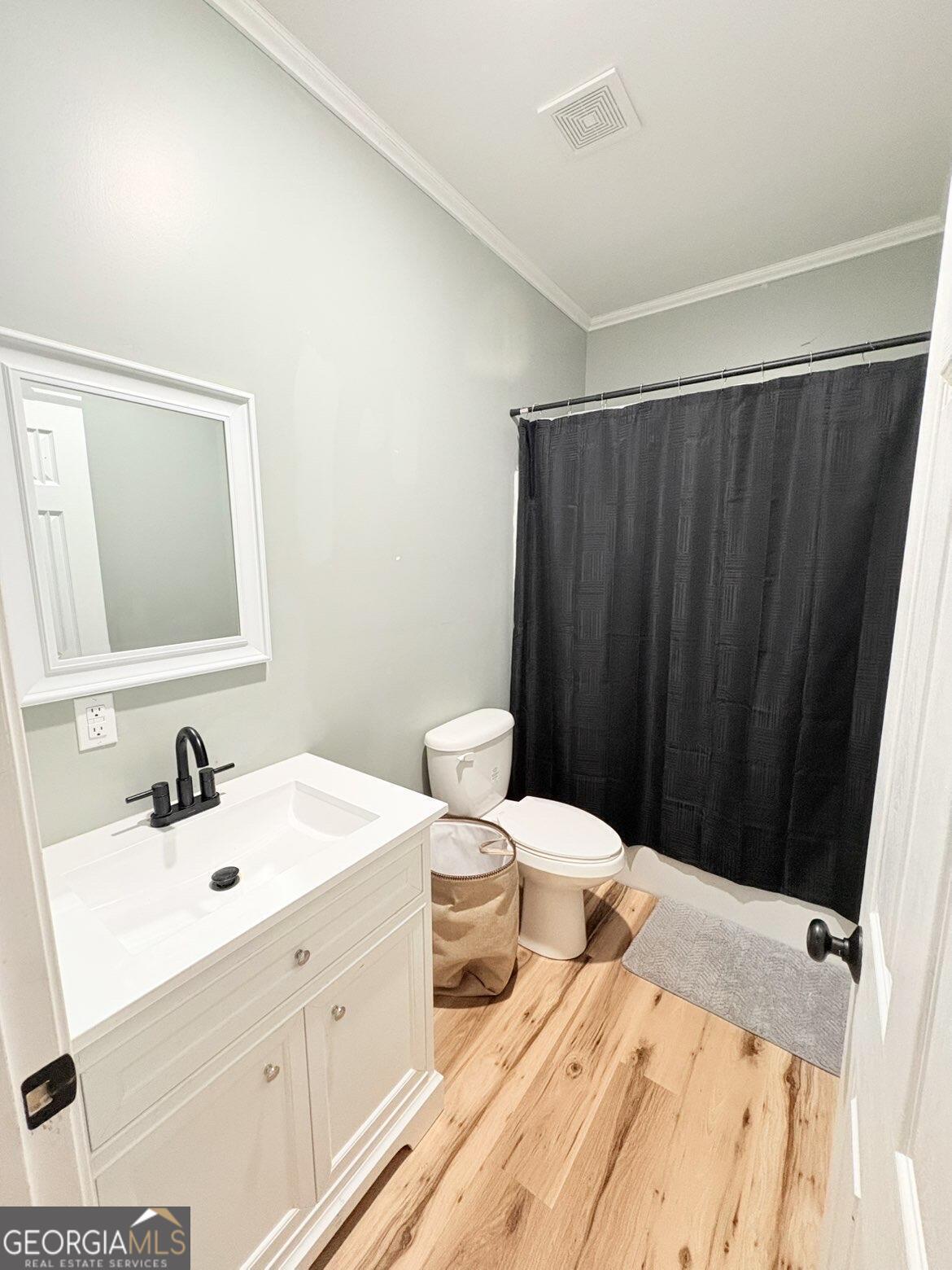 210 St Galilee Road Swainsboro, GA 30401 - Photo 16 of 18 a bathroom with a sink and a mirror