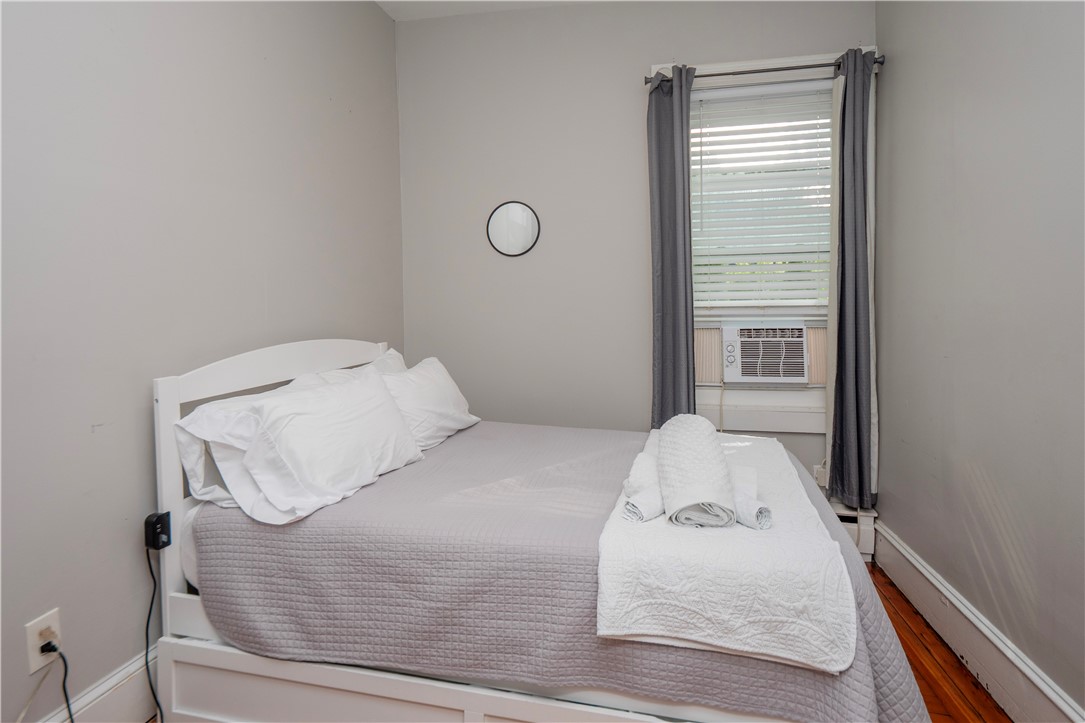 87 Spring Street Newport, RI 02840 - Photo 12 of 30