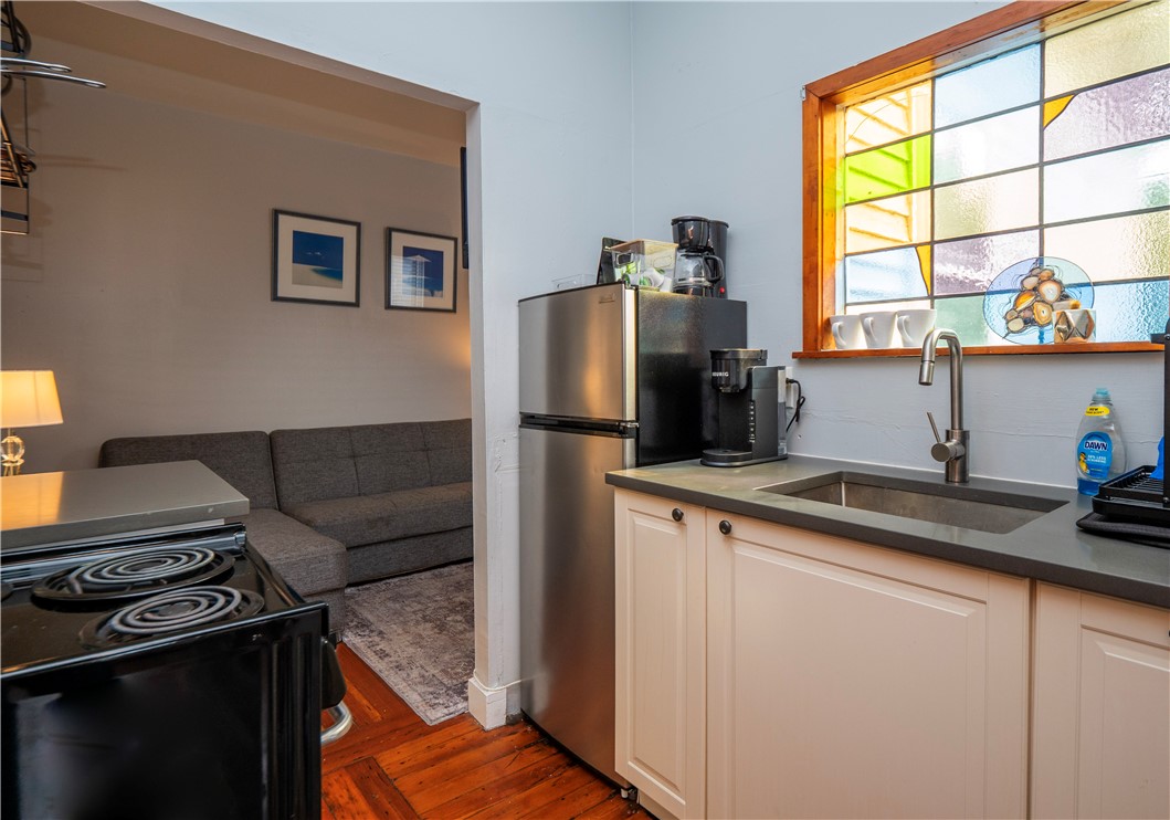 87 Spring Street Newport, RI 02840 - Photo 13 of 30