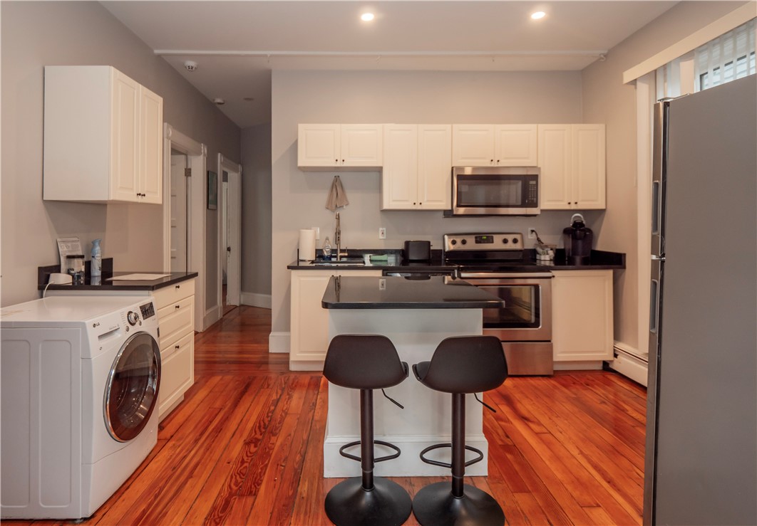 87 Spring Street Newport, RI 02840 - Photo 7 of 30